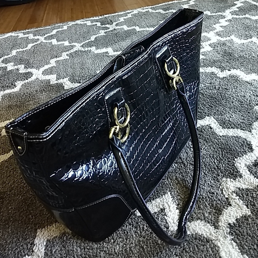 Large black shoulder purse.